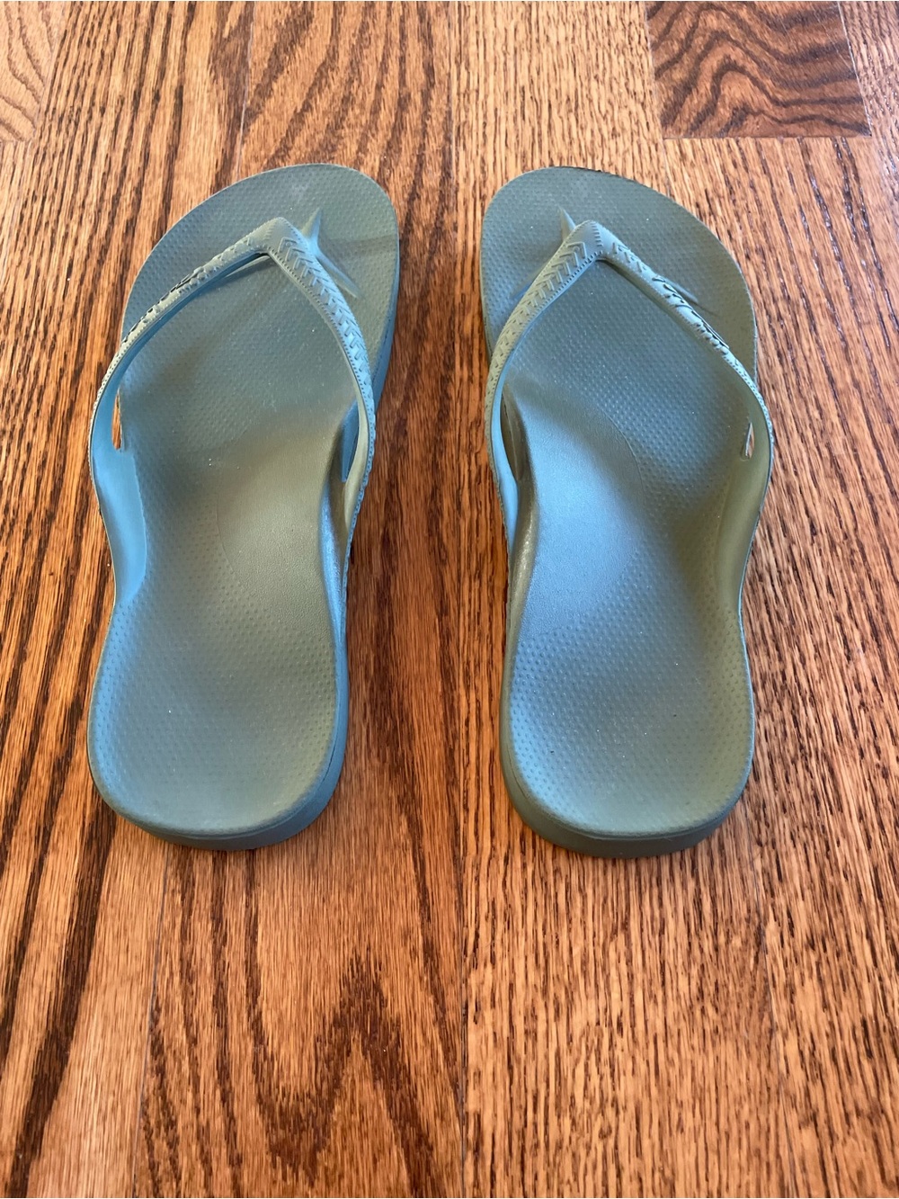 Archie’s green flip-flop sandals size 6 - Picture 5 of 5